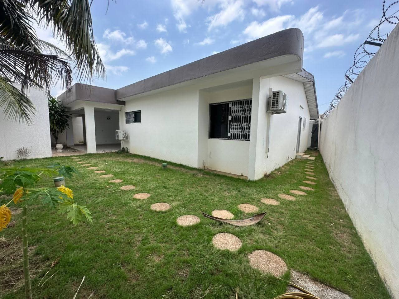 À VENDRE VILLA BASSE 5 PIÈCES