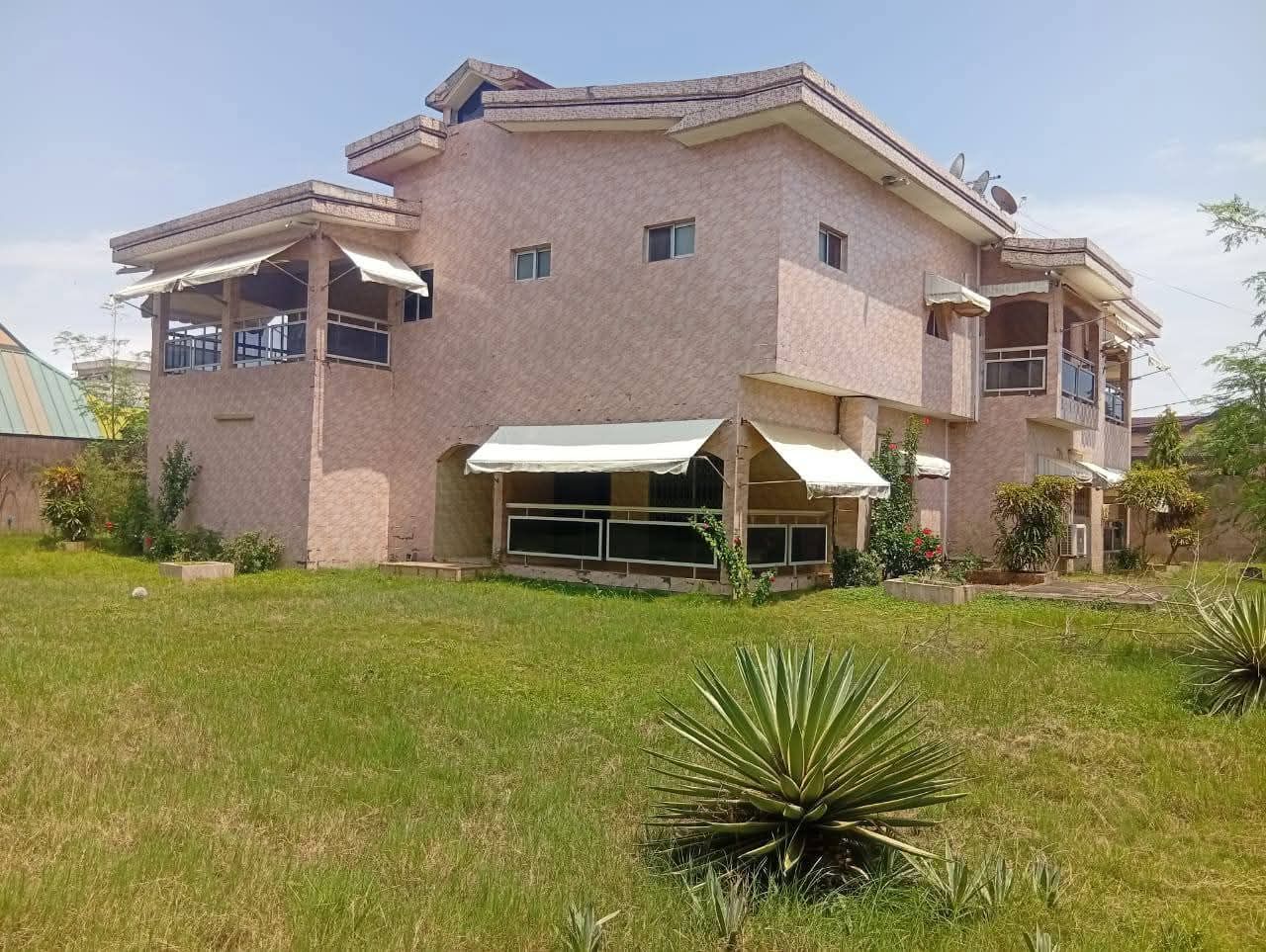 Belle villa duplex en location