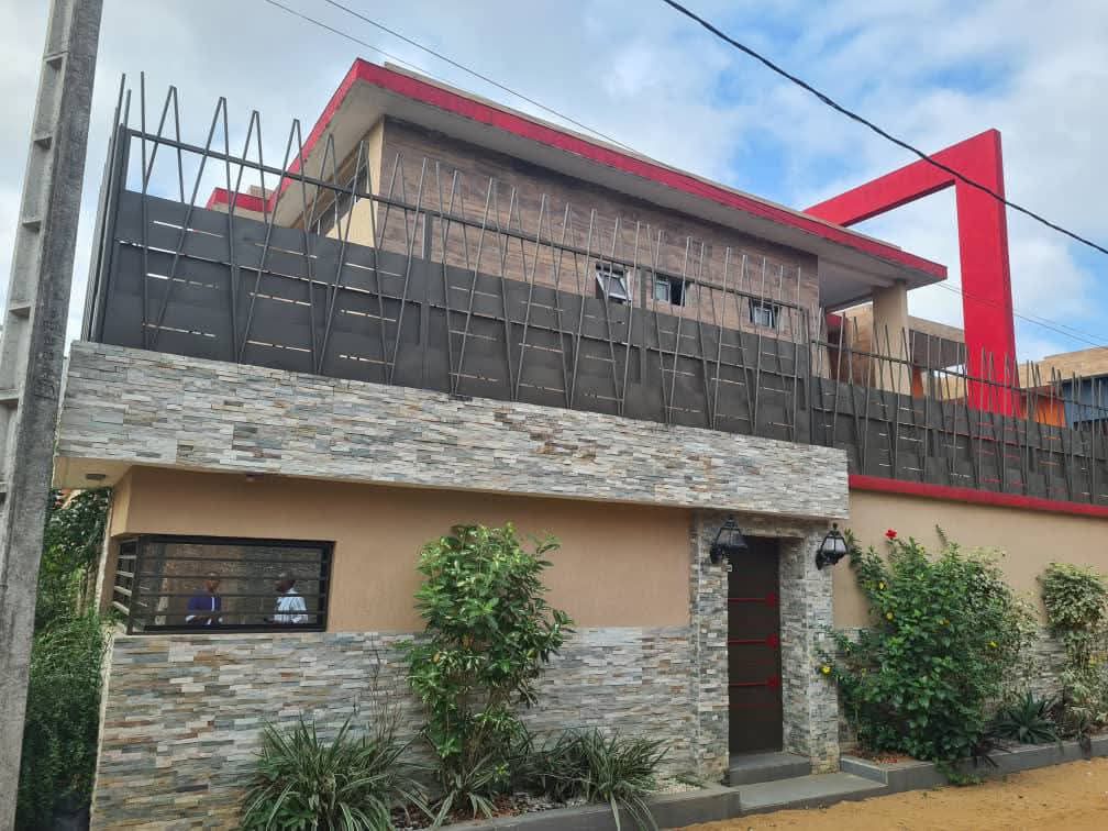 VILLA DUPLEX 12 PIÈCES EN VENTE