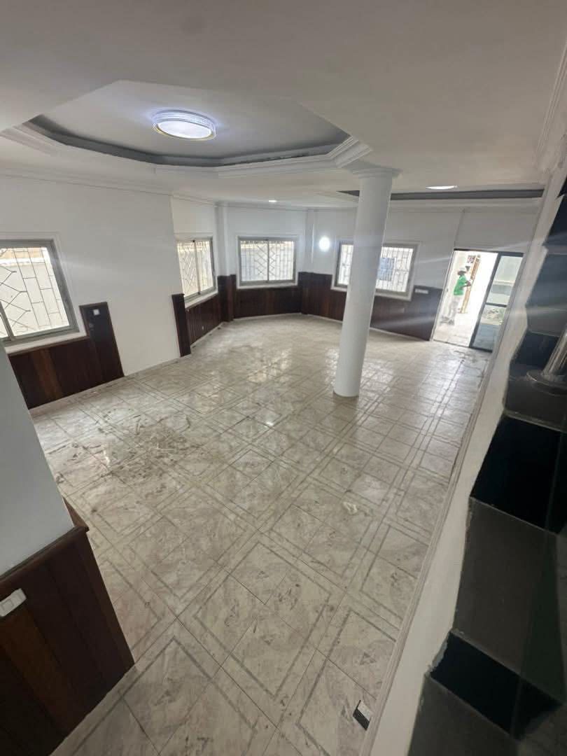 À LOUER UNE BELLE VILLA TRIPLEX 14 PIÈCES