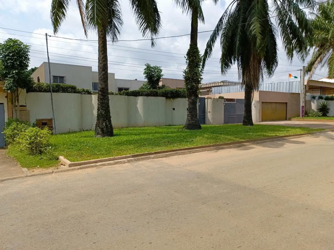 VENTE DE VILLA 10 PIÈCES