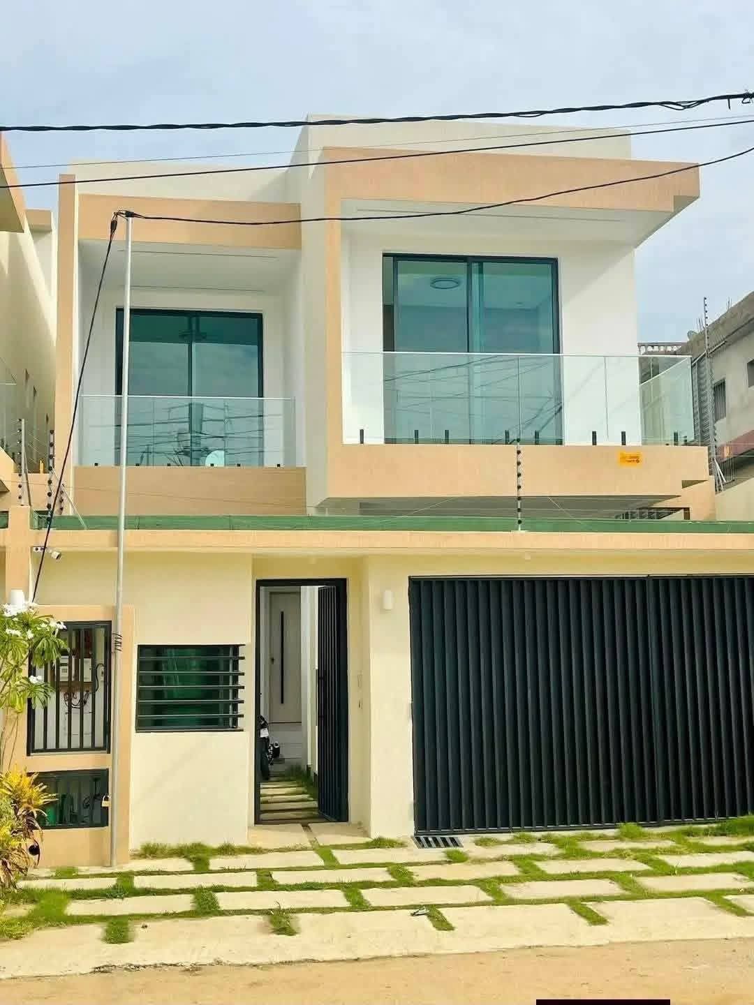 VILLA DUPLEX 7 PIÈCES DE 500m² EN VENTE
