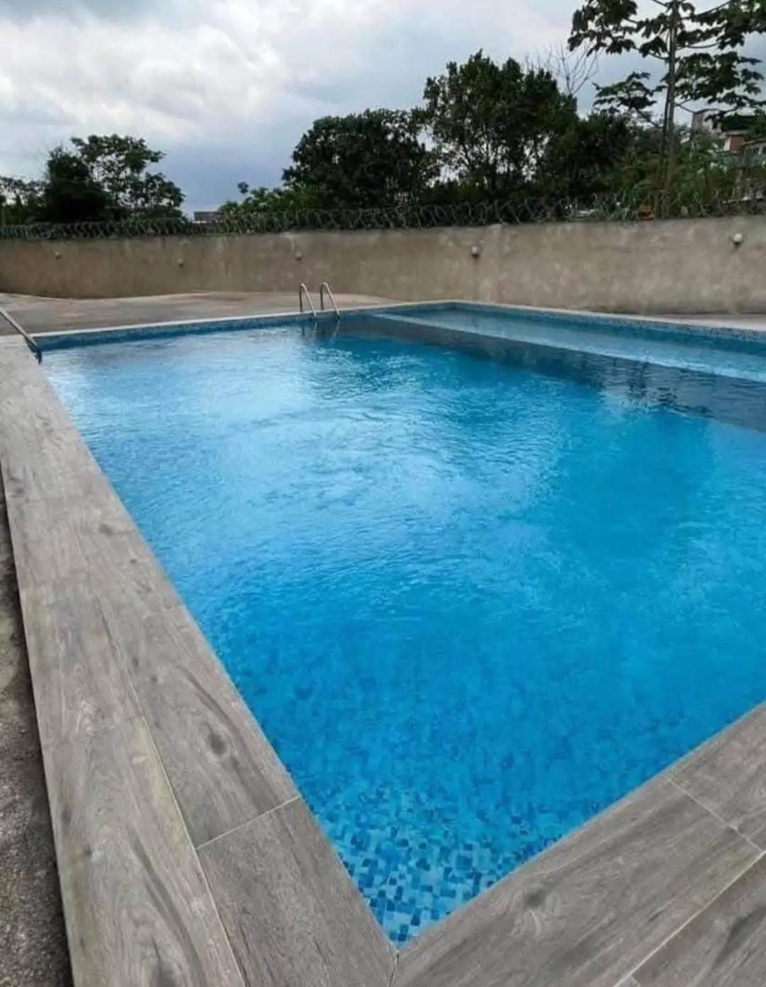 À LOUER VILLA 8 PIÈCES