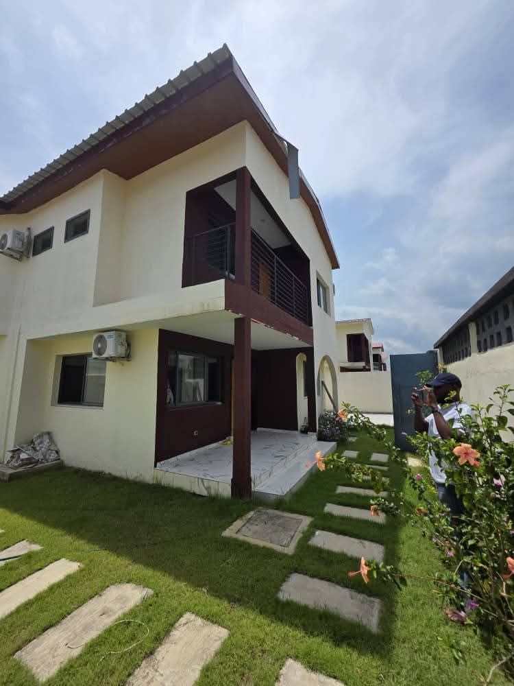 Belle villa duplex en location