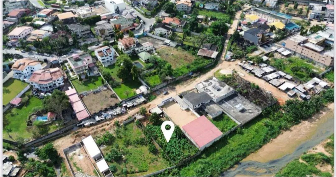 UN TERRAIN DE 950m2 A VENDRE