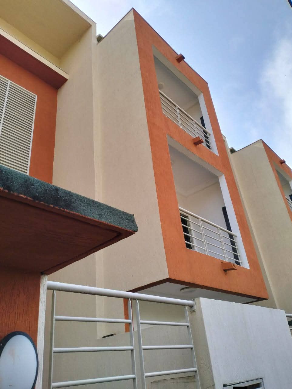VILLA TRIPLEX 7 PIÈCES EN LOCATION