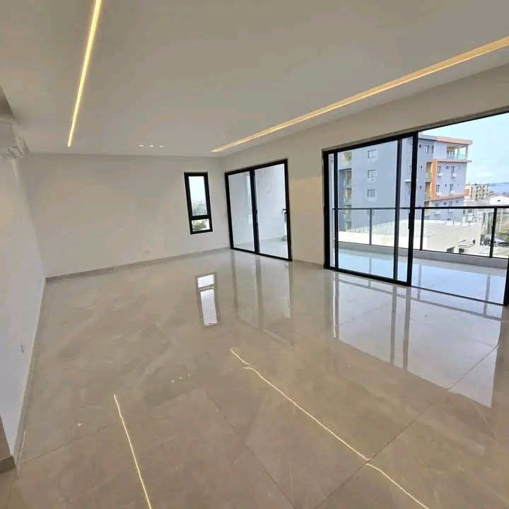 APPARTEMENT 4 PIÈCES EN LOCATION