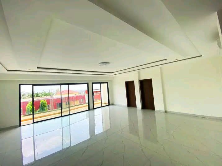 APPARTEMENT 4 PIÈCES EN LOCATION