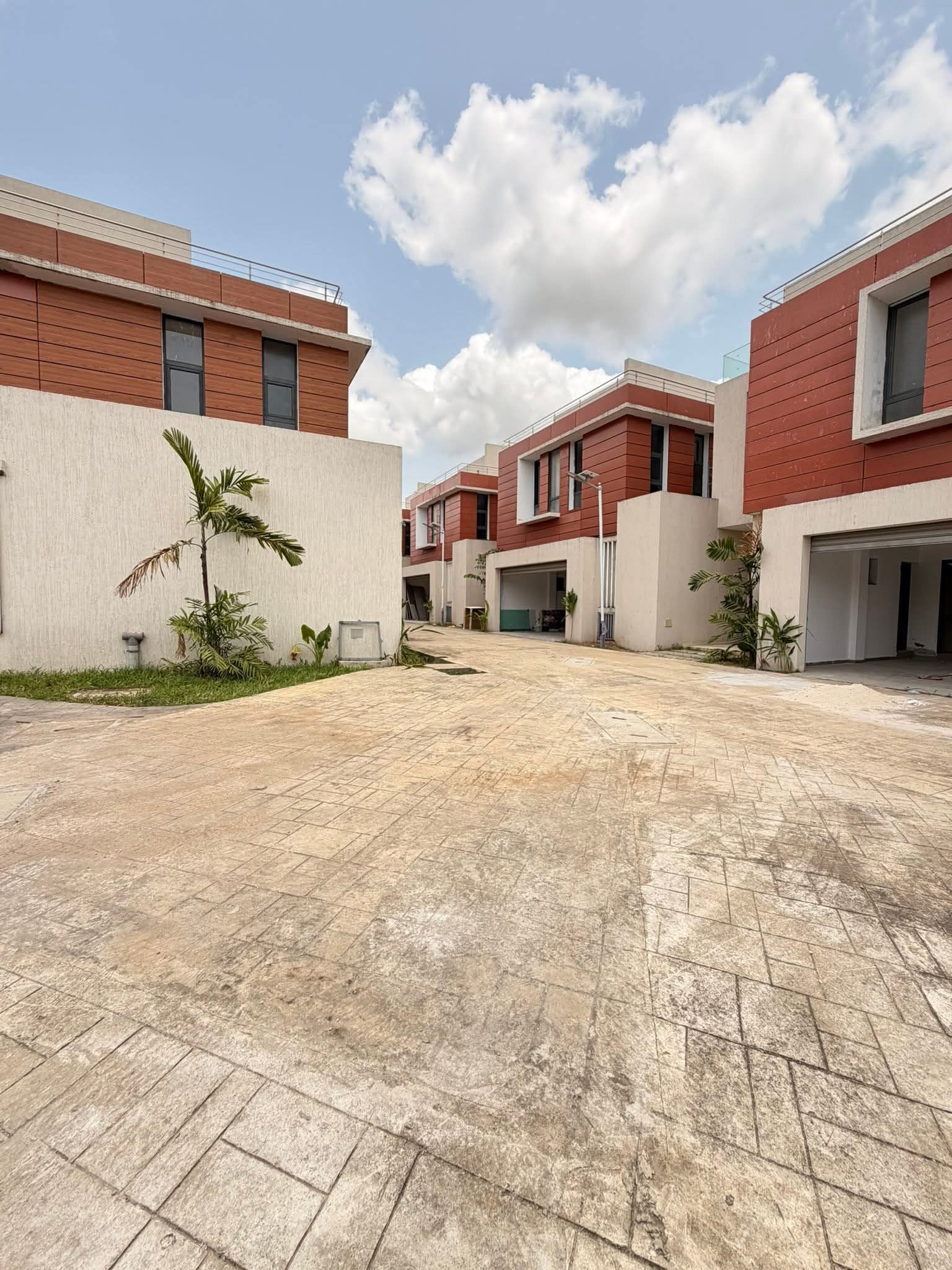 VILLA DUPLEX 8 PIÈCES EN LOCATION