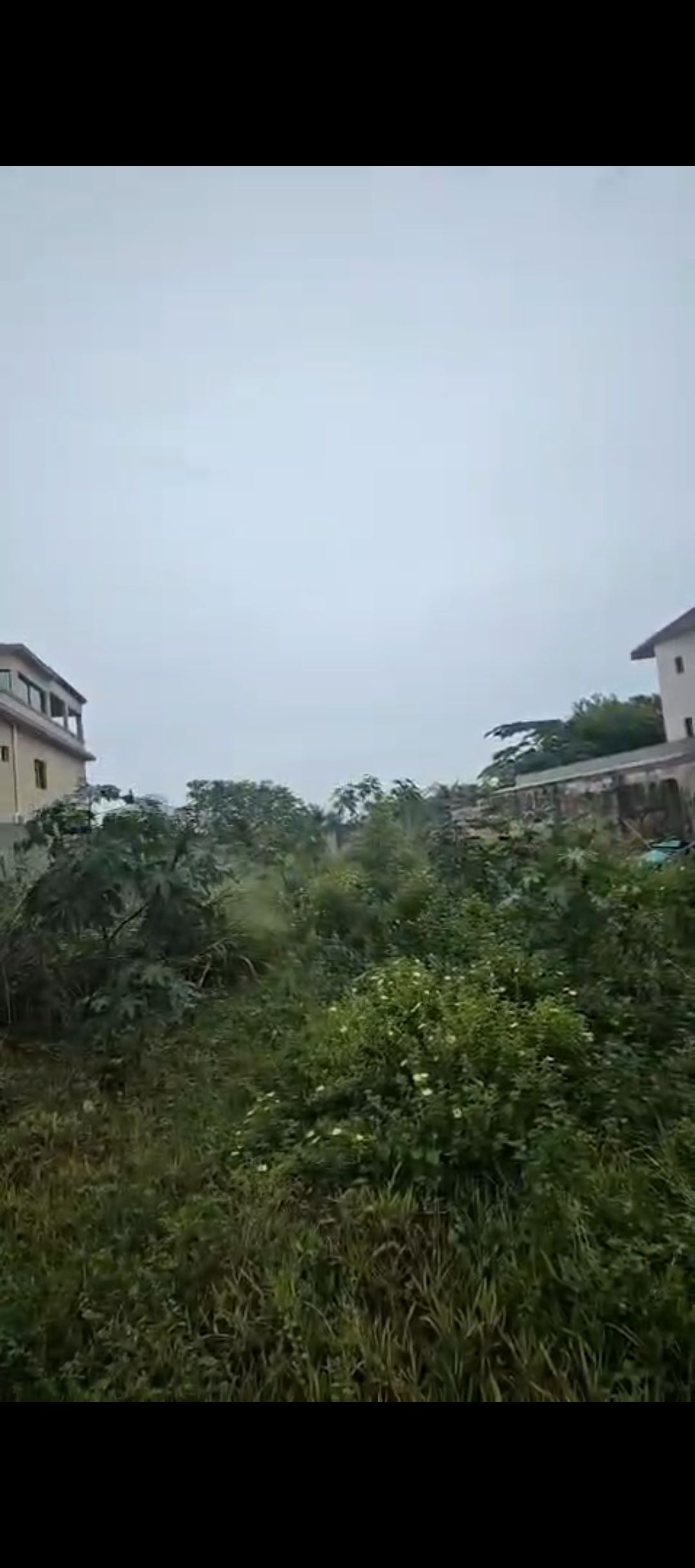 TERRAIN À VENDRE DE 835 m²