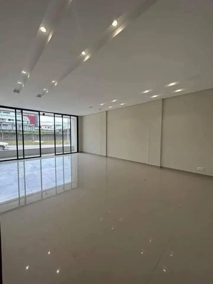 APPARTEMENT 5 PIÈCES EN LOCATION