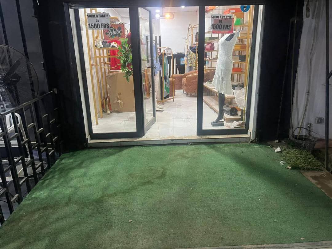 Spacieux magasin