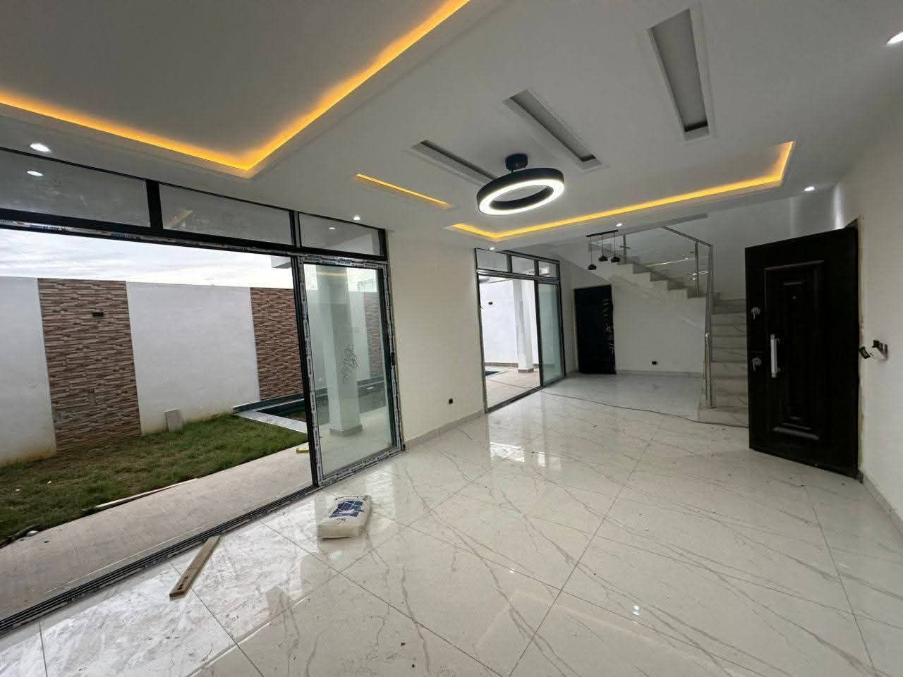 VILLA TRIPLEX 6 PIÈCES EN VENTE