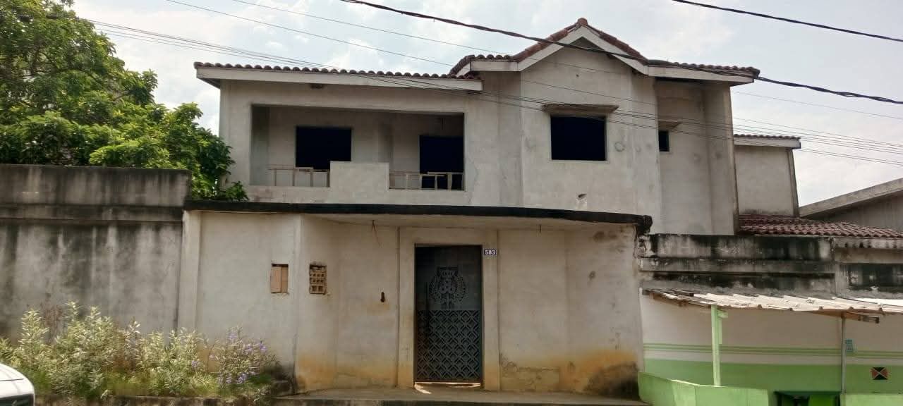 À VENDRE – DUPLEX 10 PIÈCES