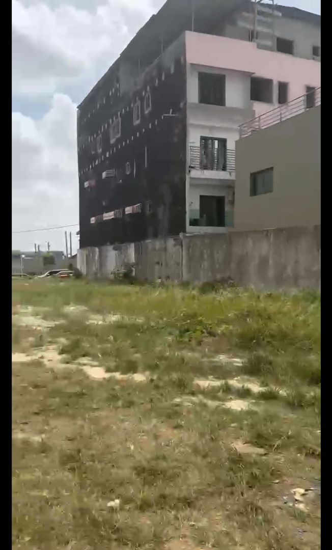2 Terrains collés ayant une superficie de 800m2 avec ACD
