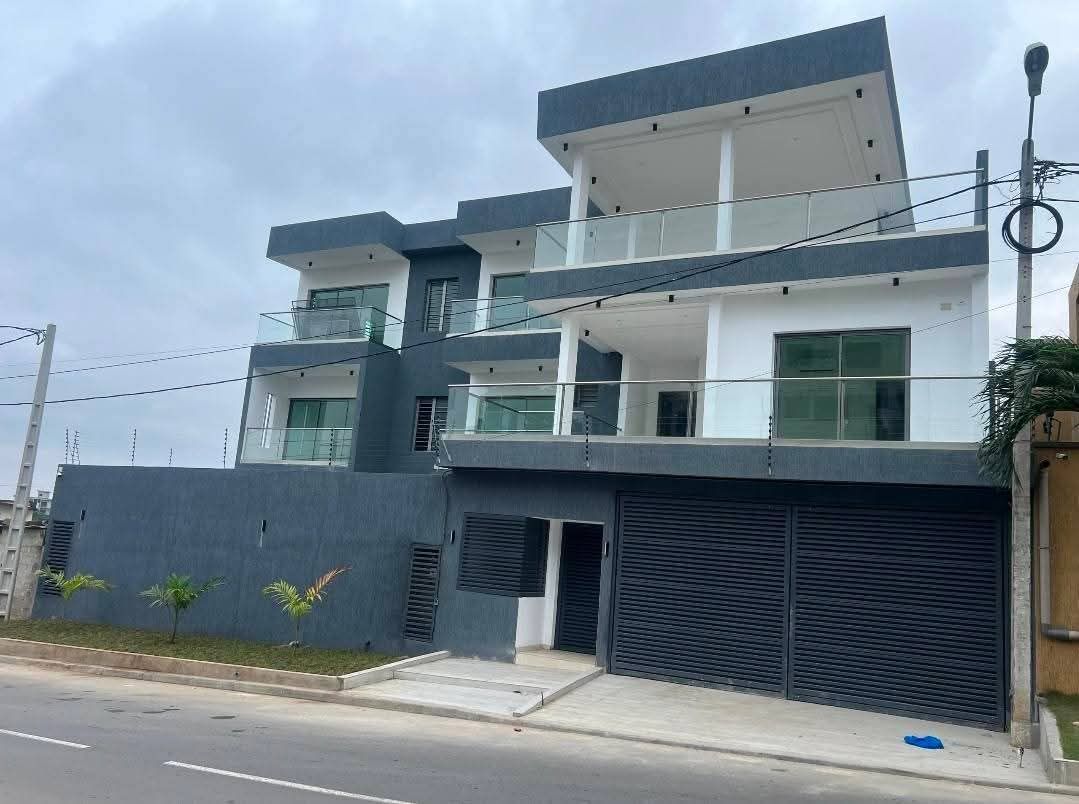VILLA TRIPLEX 10 PIÈCES EN LOCATION