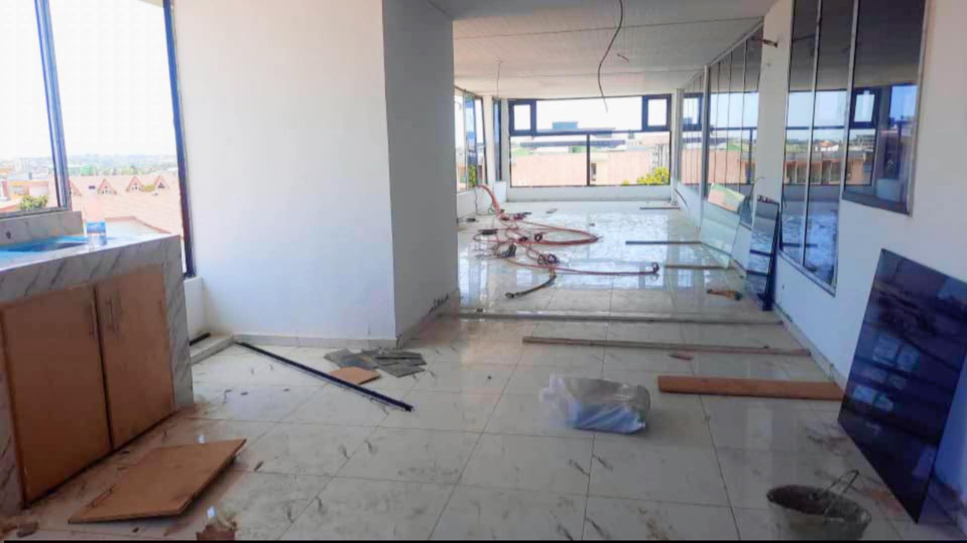 MAGASINS-BUREAUX EN LOCATION