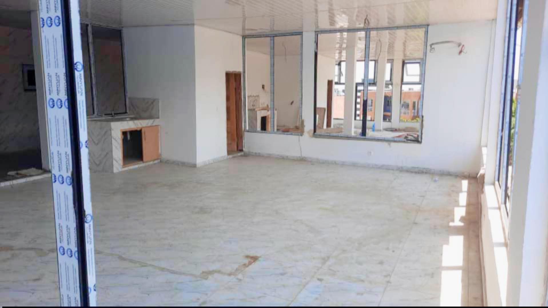 MAGASINS-BUREAUX EN LOCATION