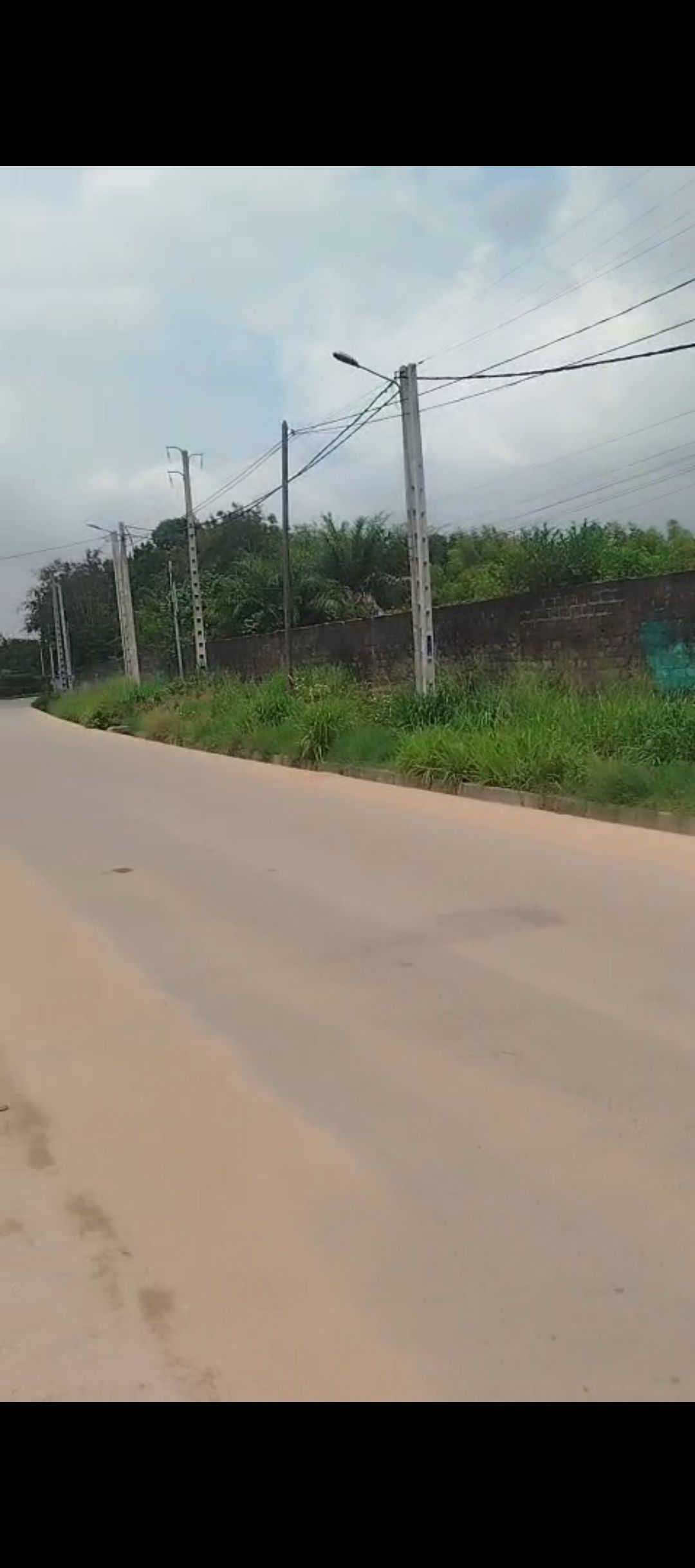 UN TERRAIN DE 2000m2 EN VENTE
