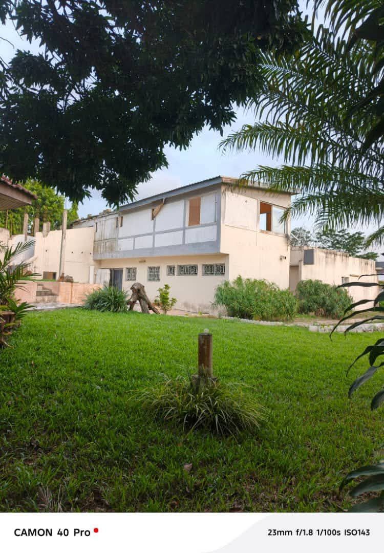 VILLA DUPLEX 10 PIÈCES DE 1200m2 EN VENTE