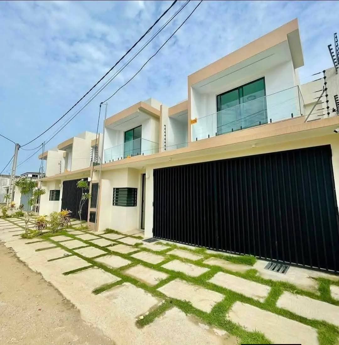 VILLA DUPLEX 7 PIÈCES SUR 350 m²