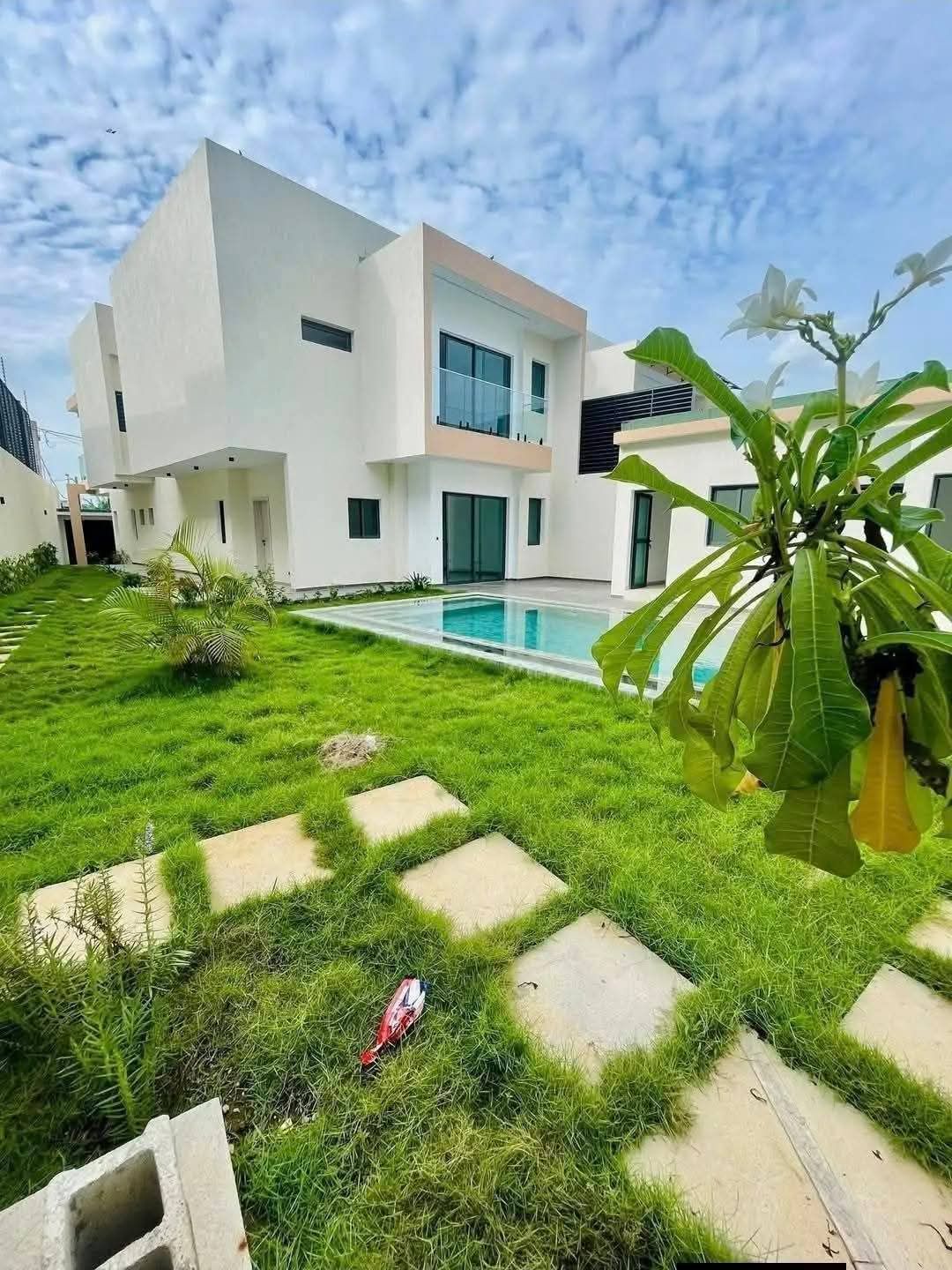 VILLA DUPLEX 7 PIÈCES SUR 500 m² EN VENTE