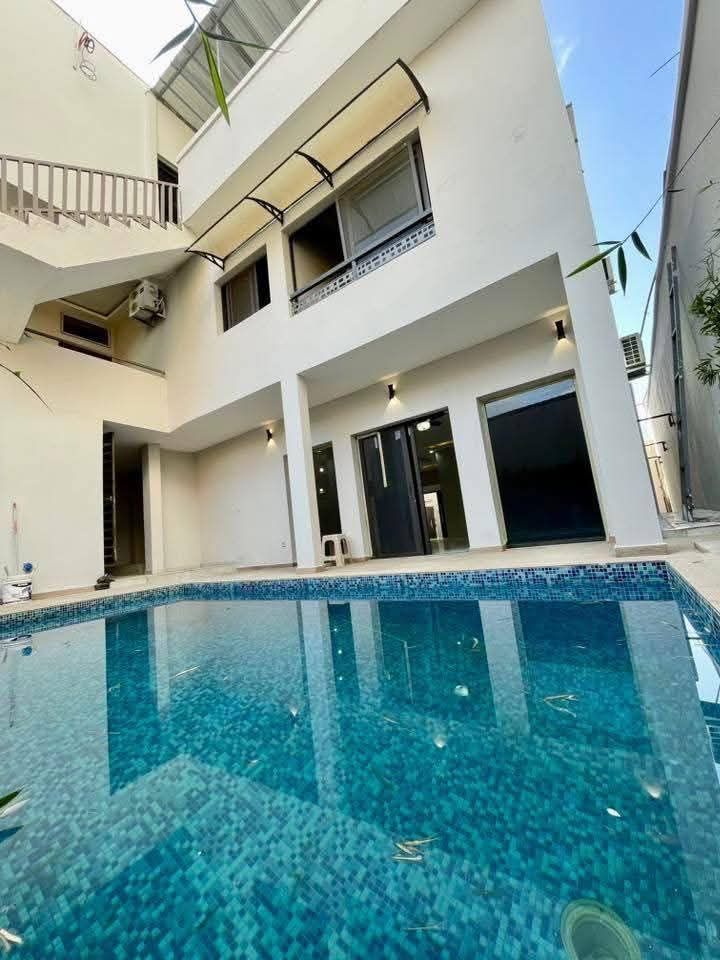 À LOUER – VILLA TRIPLEX 8 PIÈCES