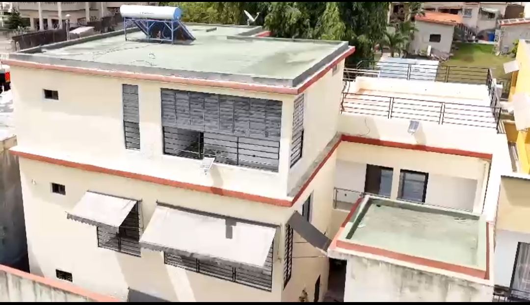 Triplex 9 pièces sur 373m2 avec ACD