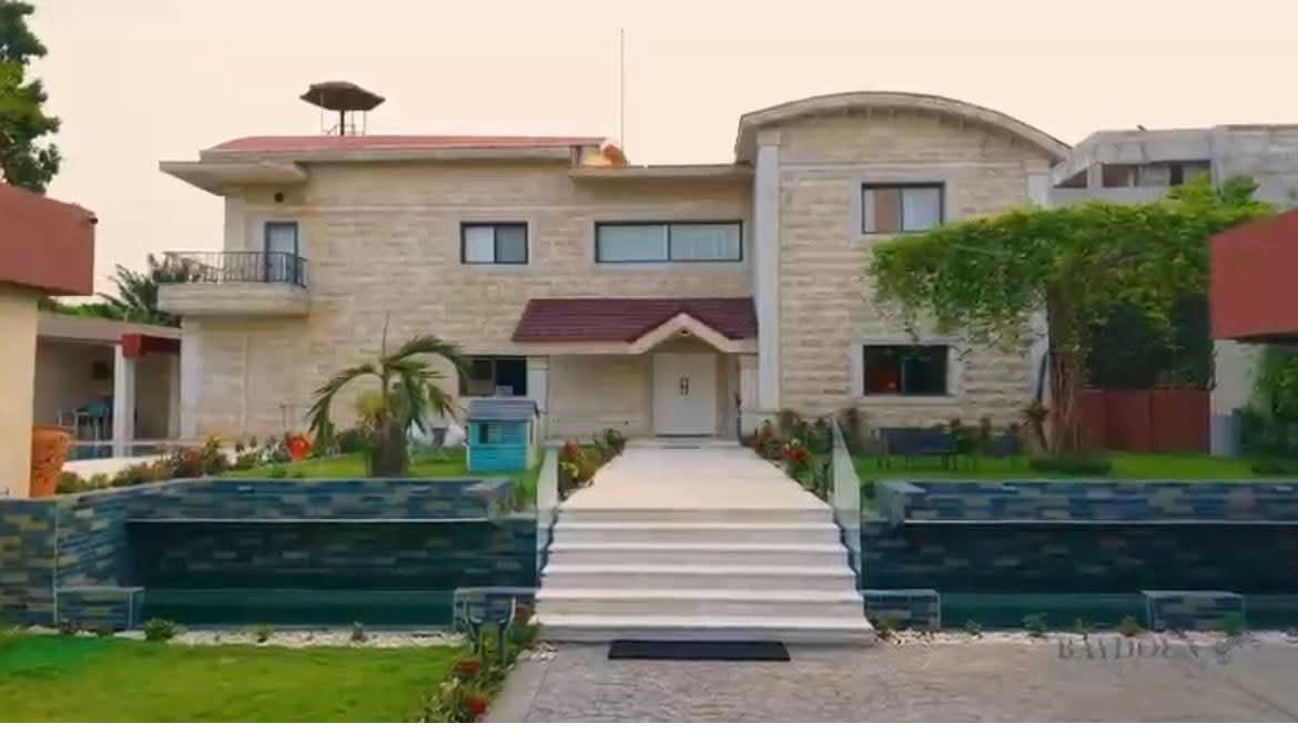 Magnifique domaine, duplex 5 pièces associé à une villa 2 pièces avec ACD