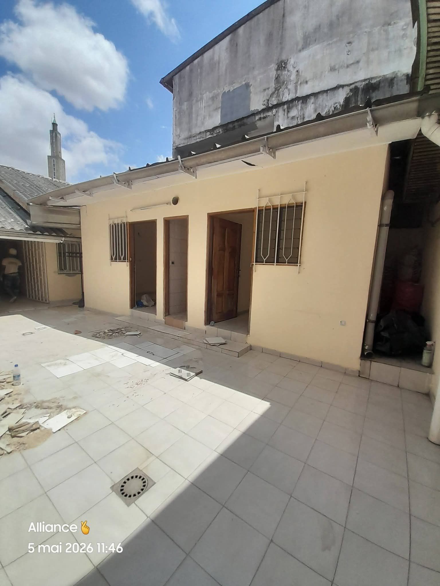 Chic villa basse avec dépendance