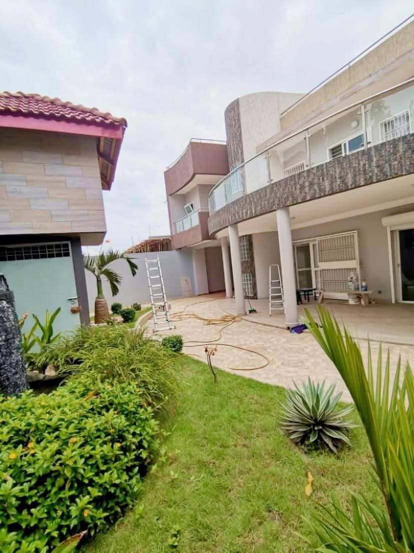 Somptueuse villa duplex de 8 pièces avec ACD