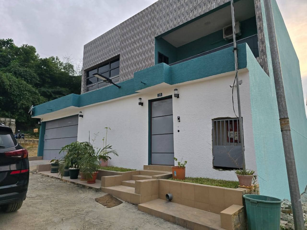 Magnifique duplex 5 pièces sur 300m2 avec titre foncier