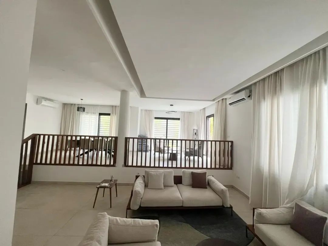 Magnifique Duplex meublée sur 609 m2