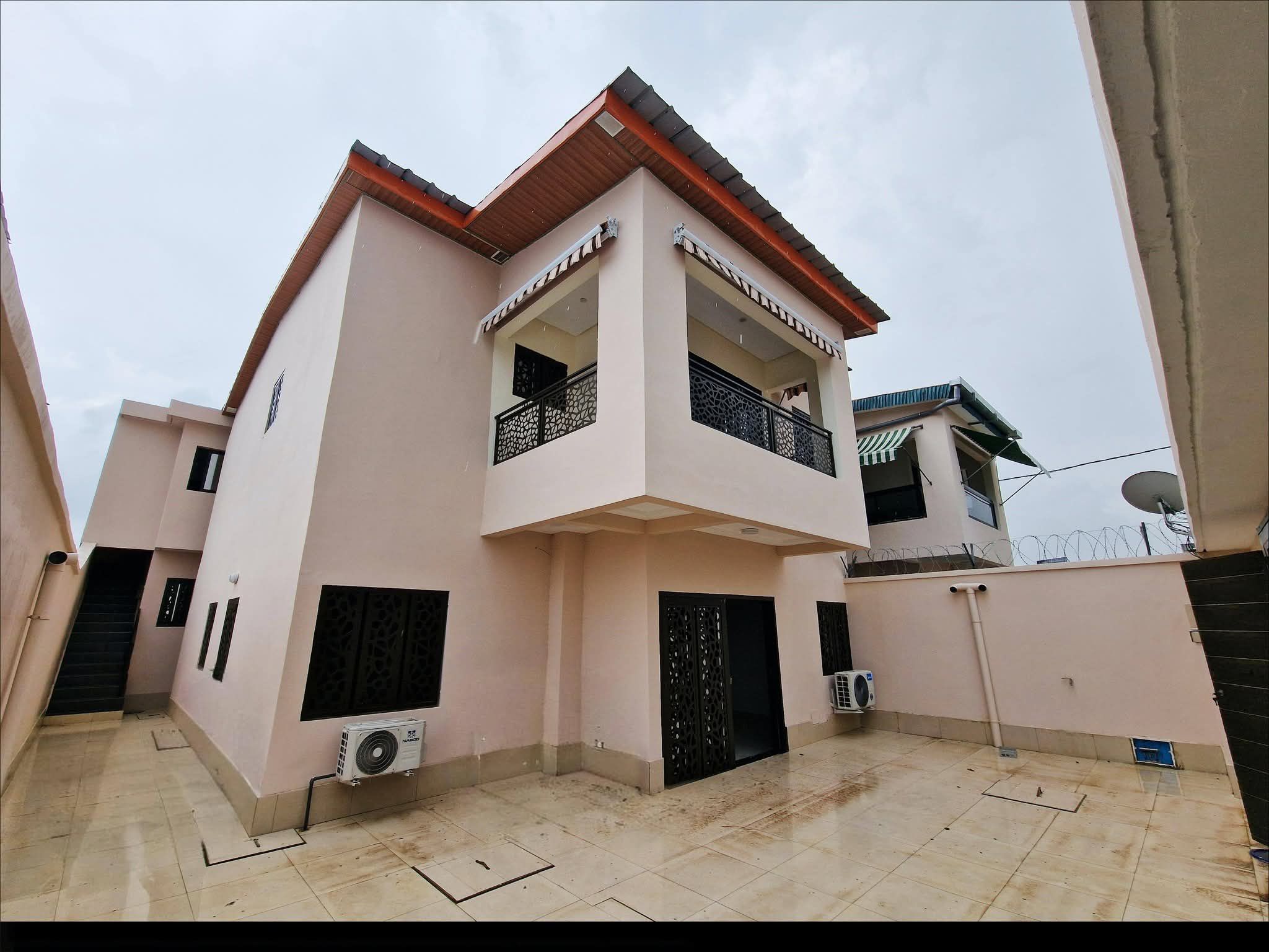 Villa duplex 5 pièces sur 200 m2