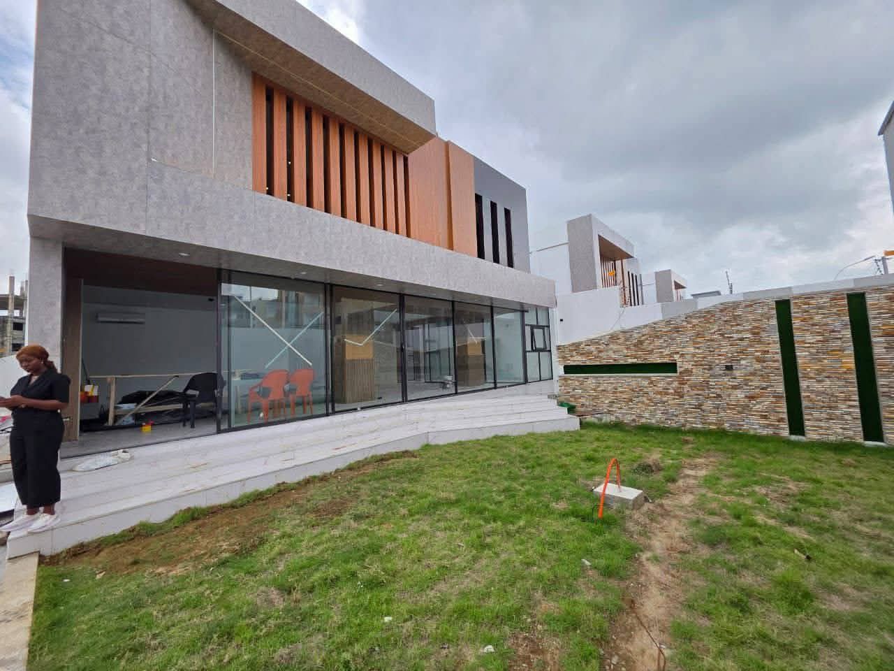 Splendide villa duplex 6 pièces haut standing