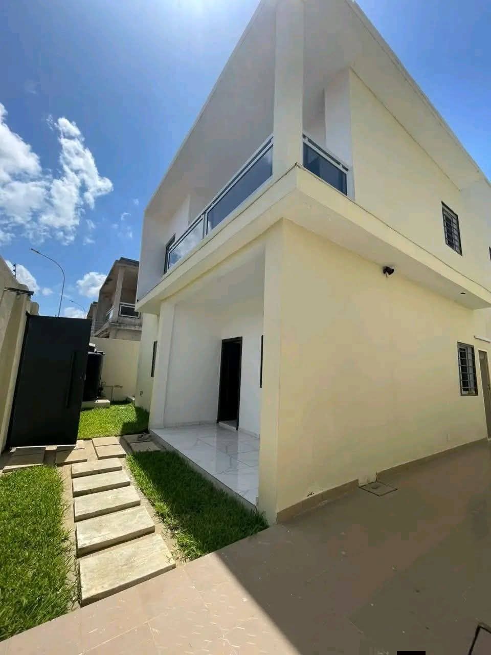 Duplex 5 pièces bon standing