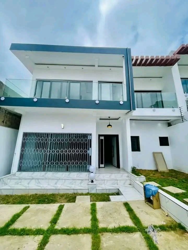 Somptueuse villa duplex 6 avec ACD haut standing jamais habitée