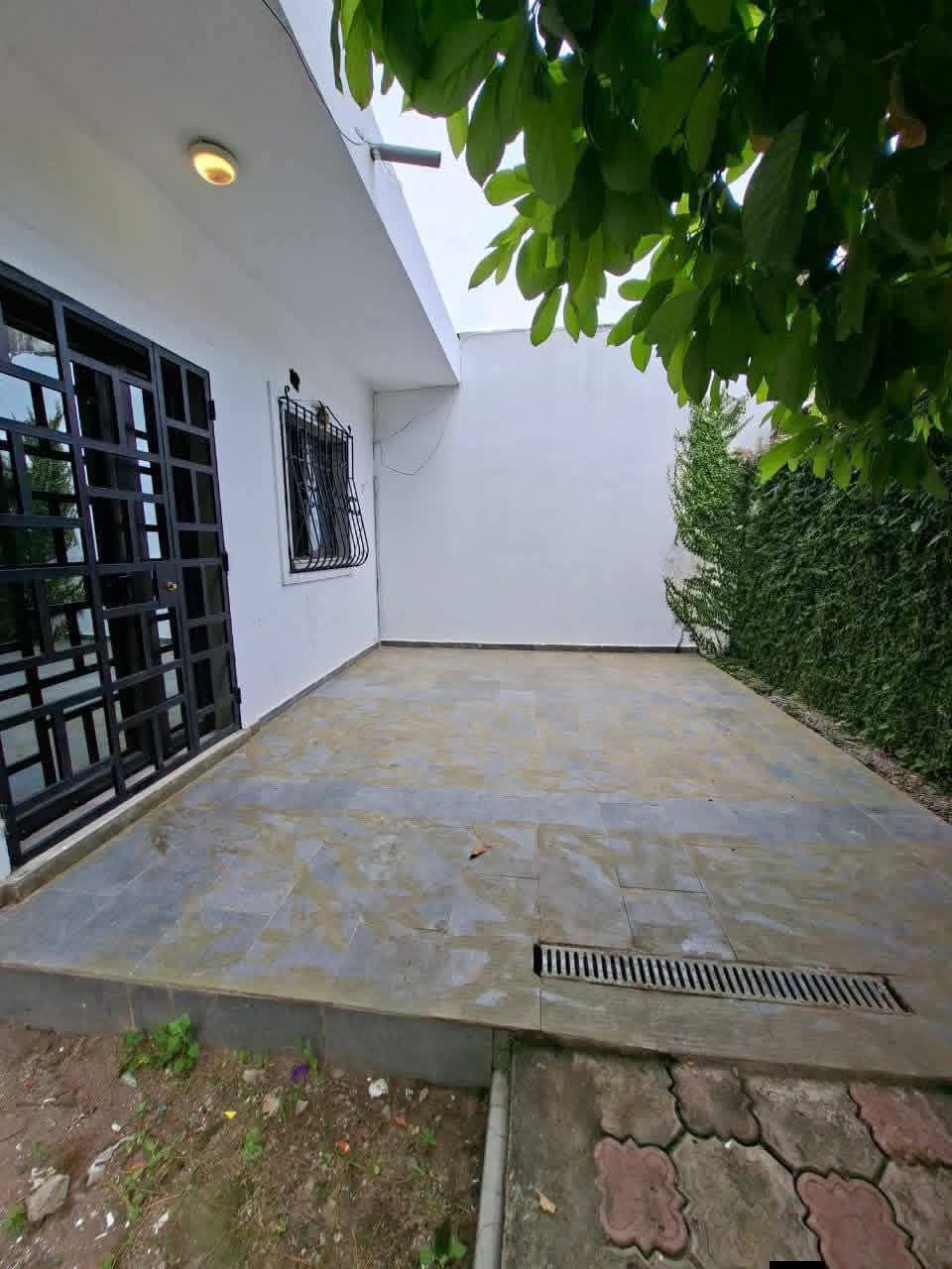 Beau et spacieux logement 2 pièces au rez-de-chaussée