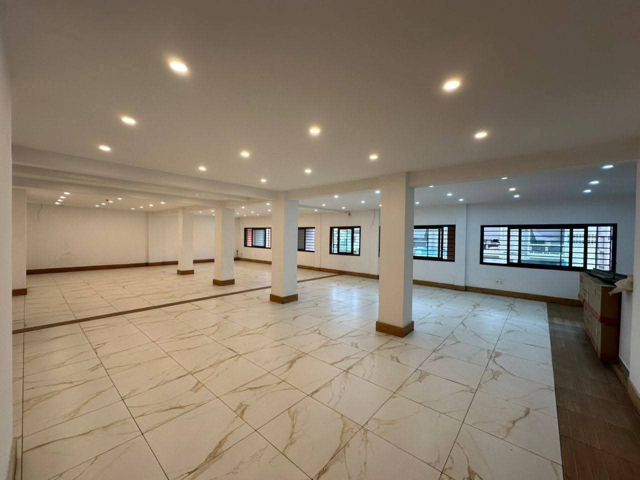 Grand espace de 200m2 nouvelle construction