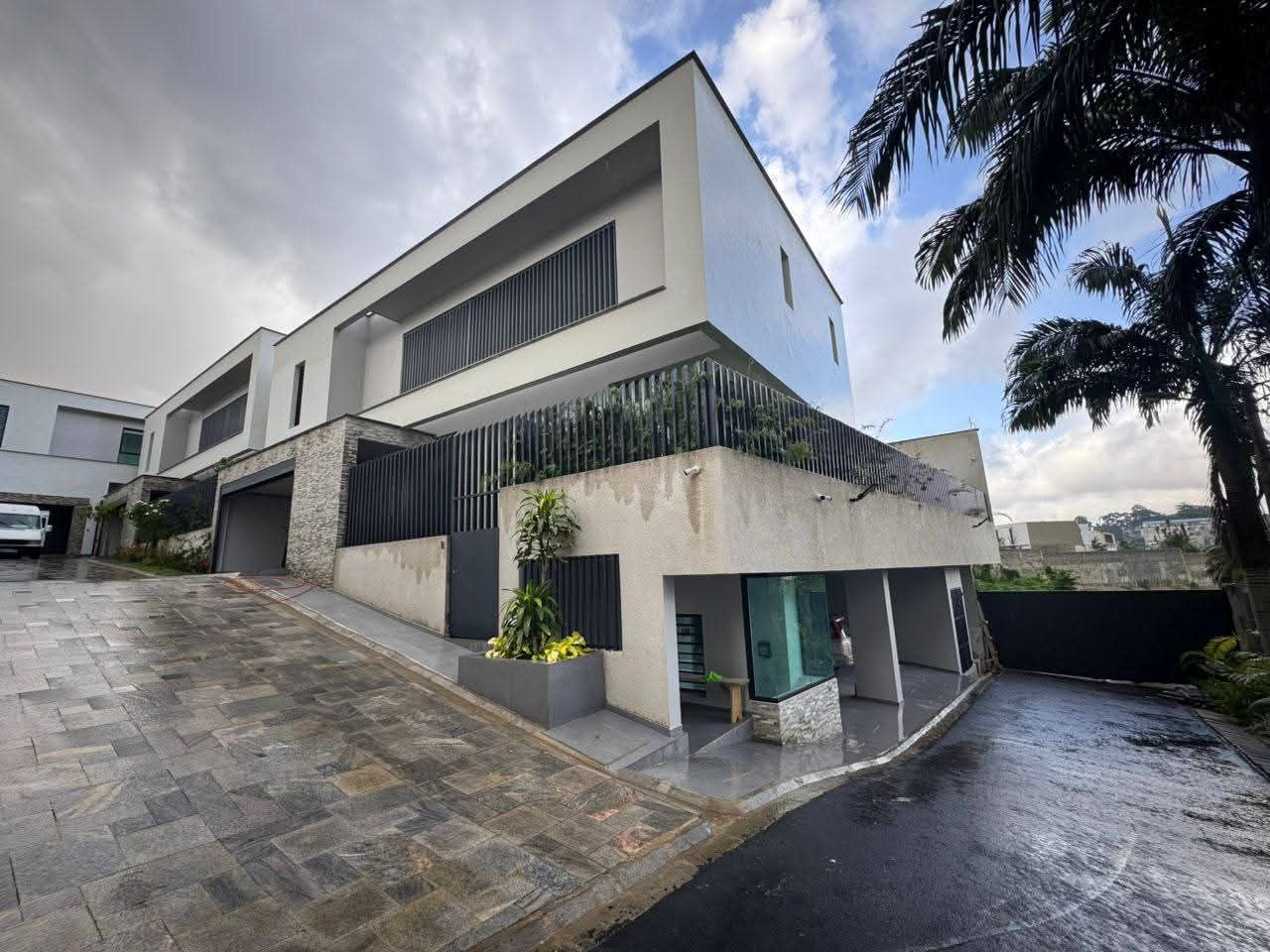 Prestigieuse villa duplex jamais habitée