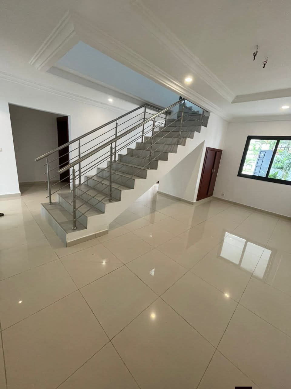 Duplex 6 pièces bon standing