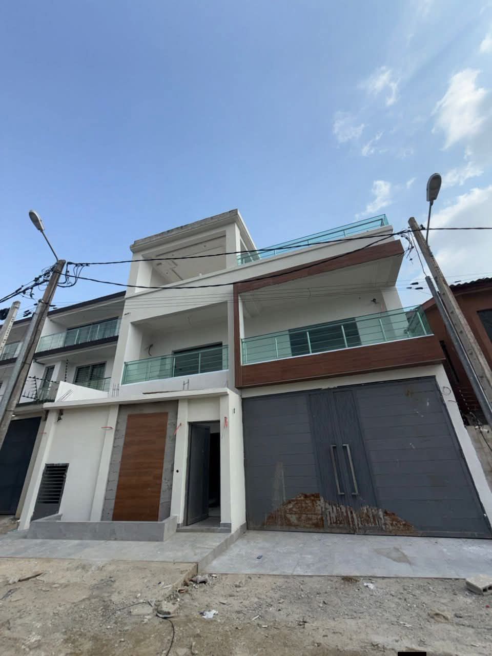 Magnifique triplex 7 pièces en finition avec ACD