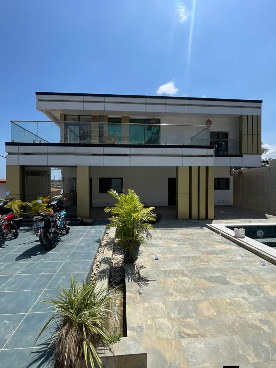 Splendide villa triplex 8 pièces avec ACD