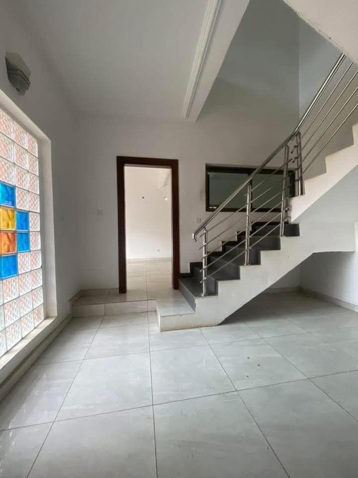 Grande villa duplex 8 pièces bon standing