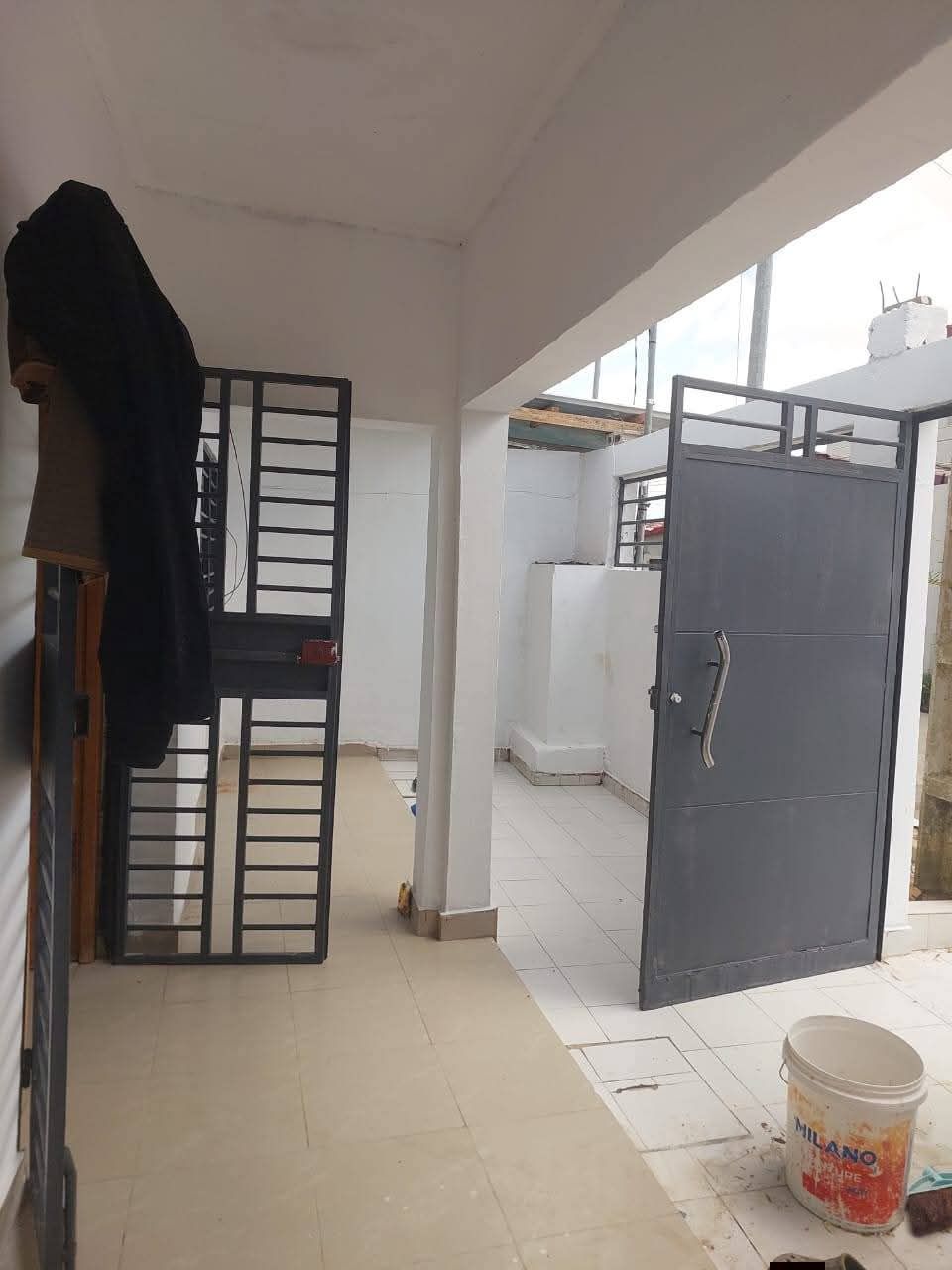 Coquette villa basse 3 pièces avec dépendance