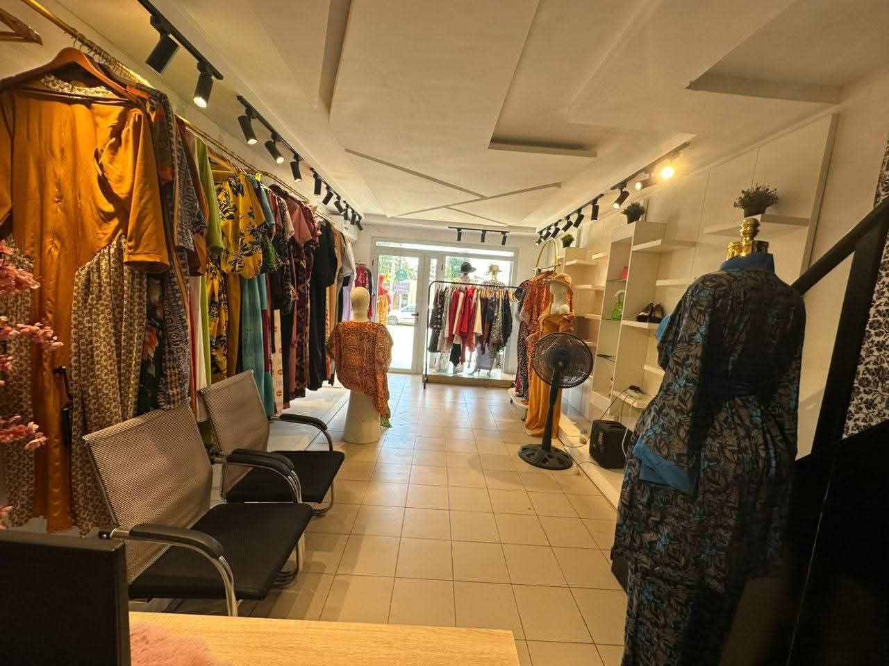 Grand magasin en mezzanine