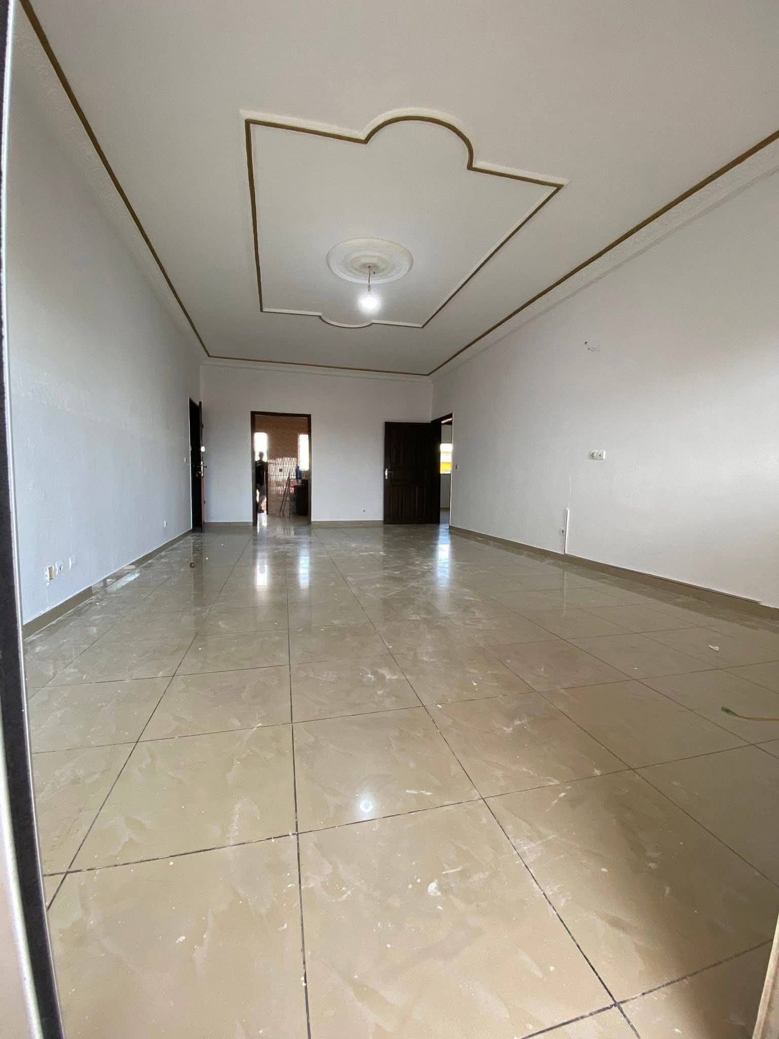 Très beau logement 3 pièces au 2e étage