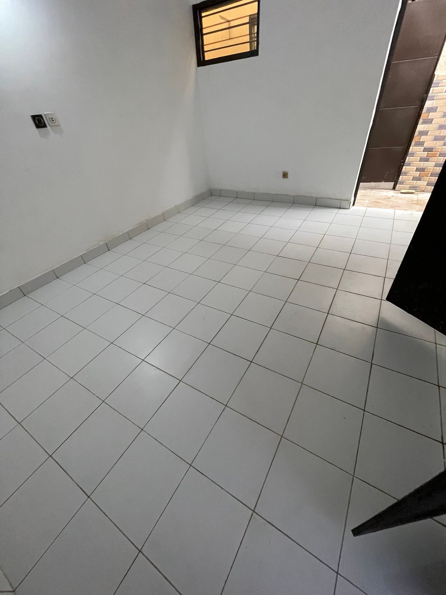 Grand studio jamais habité