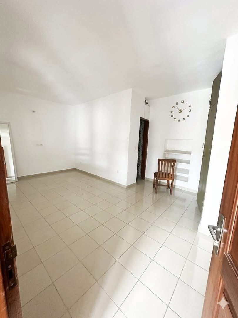 Spacieux studio au 1er étage