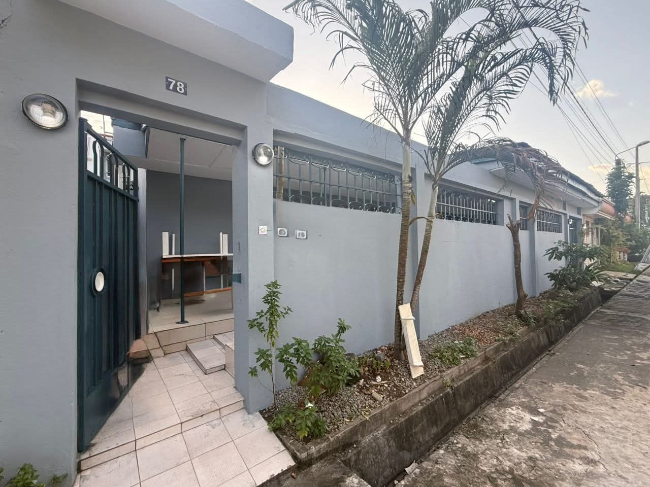 Villa basse 4 pièces avec 3 dépendances
